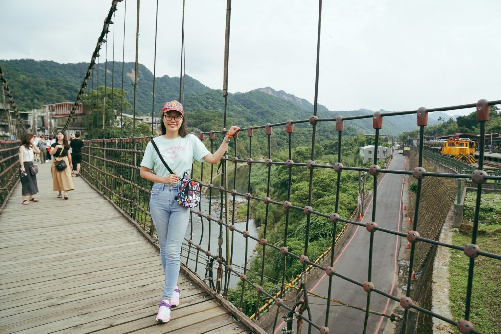 Tham quan Cửu Phần - Thập Phần khi du lịch Đài Loan có gì vui? 6 Tintin và cầu cổ tại Thập Phần